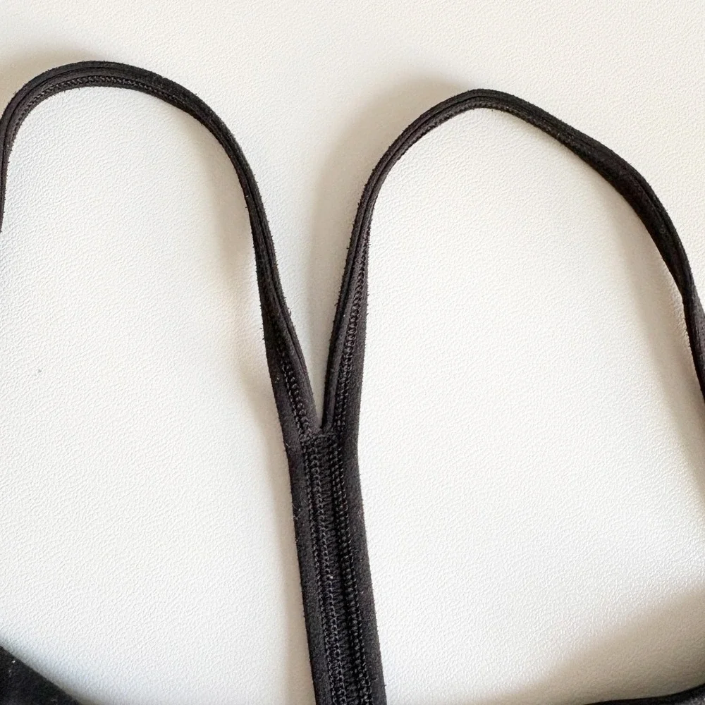 Lululemon Womens Flow Y Nulu Black Athletic Yoga Workout Sports Bra Size 8